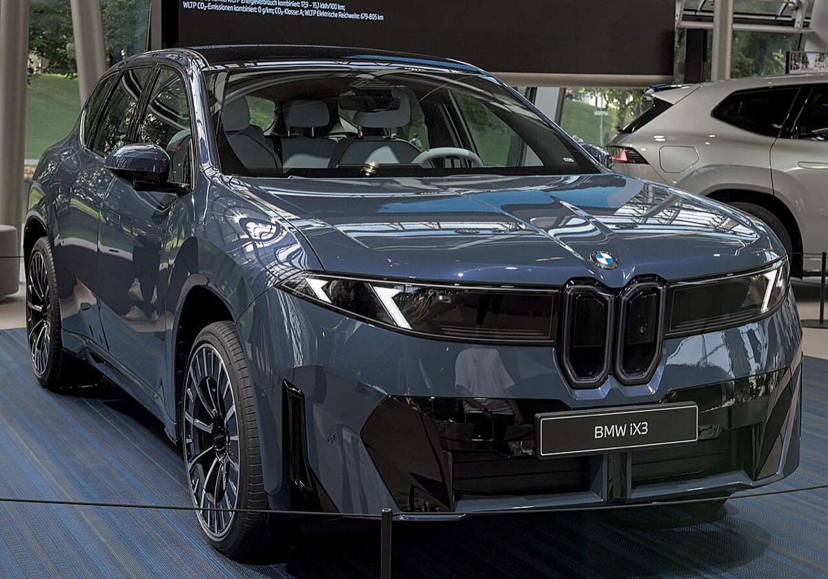 BMW iX3, front three-quarter view