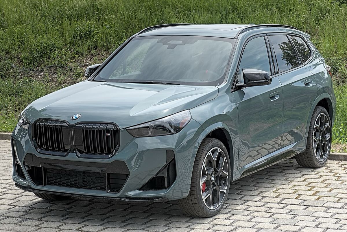 BMW X1, front three-quarter view