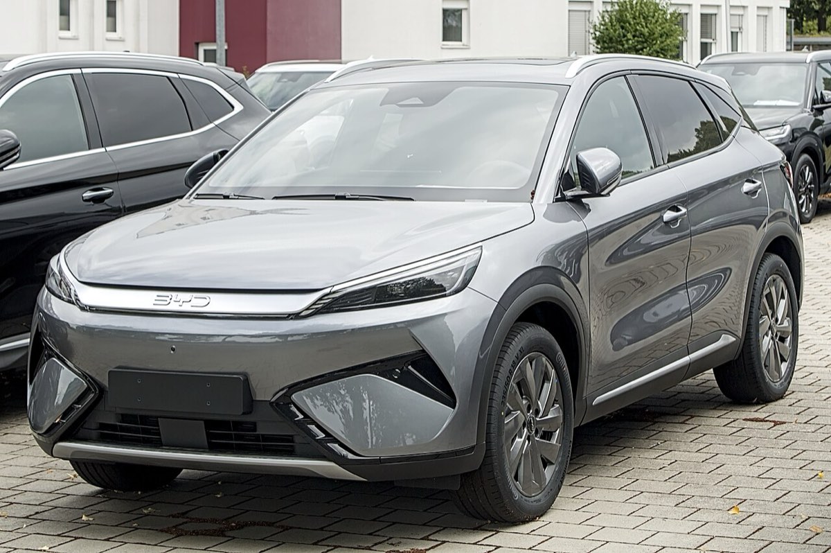 BYD ATTO 3 EVO, front three-quarter view