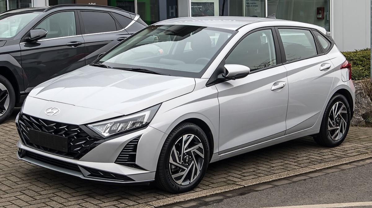 Hyundai i20, front three-quarter view
