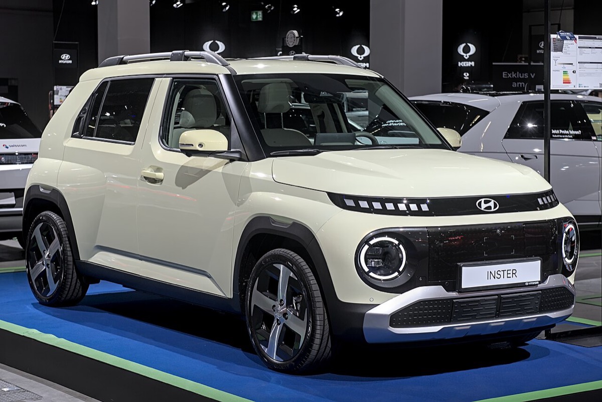 Hyundai Inster, front three-quarter view
