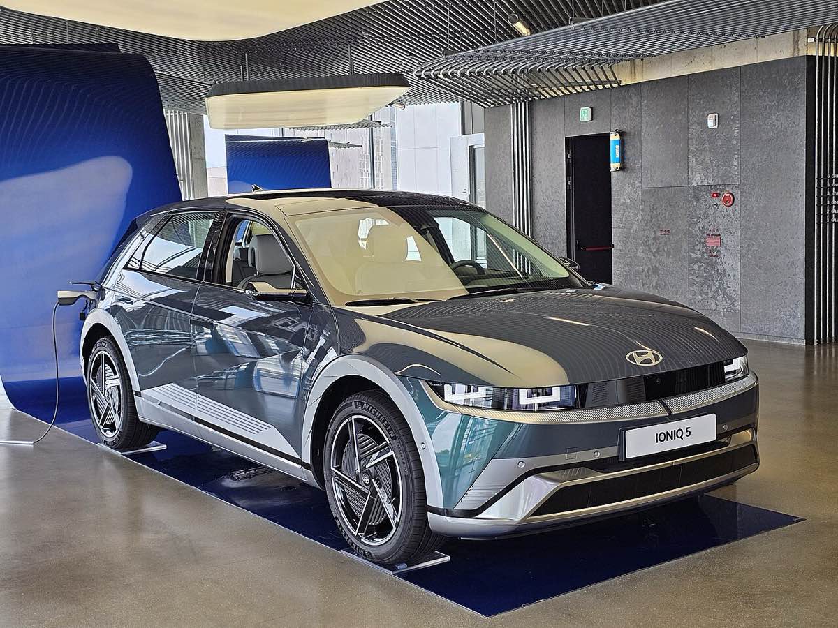 Hyundai IONIQ 5, schuin voor