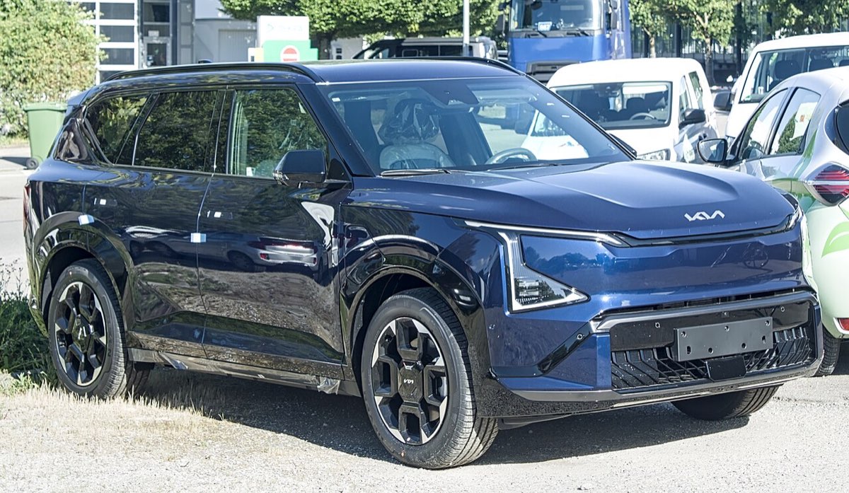 Kia EV5, schuin voor