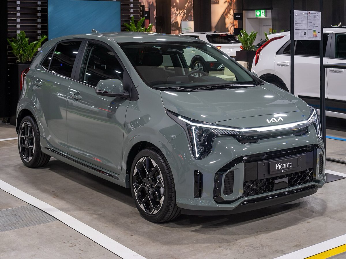 Kia Picanto, front three-quarter view