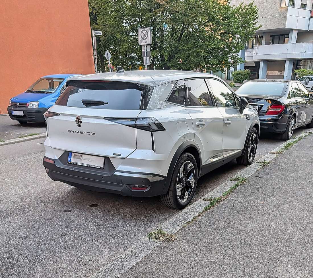 Renault Symbioz, rear three-quarter view