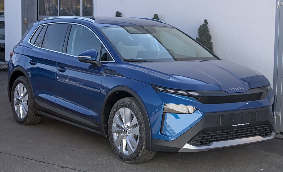 Škoda Elroq, front three-quarter view