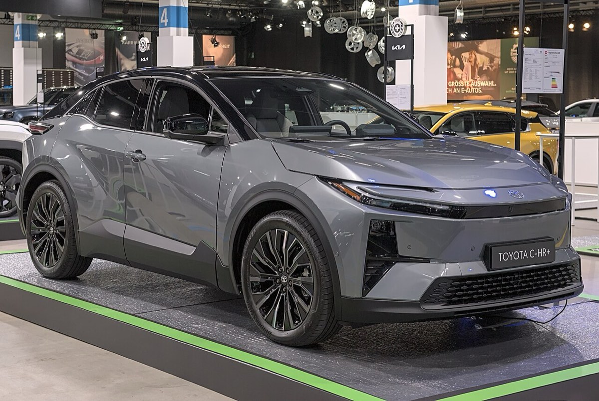 Toyota C-HR+, front three-quarter view