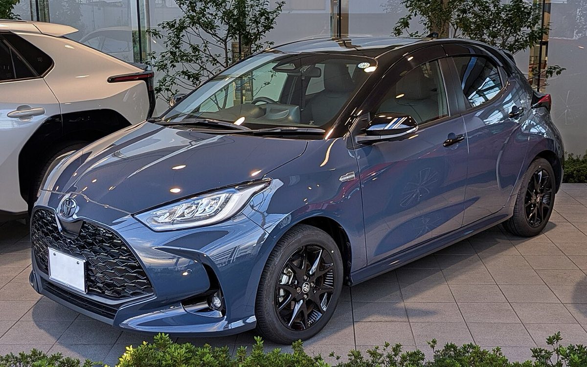 Toyota Yaris, front three-quarter view