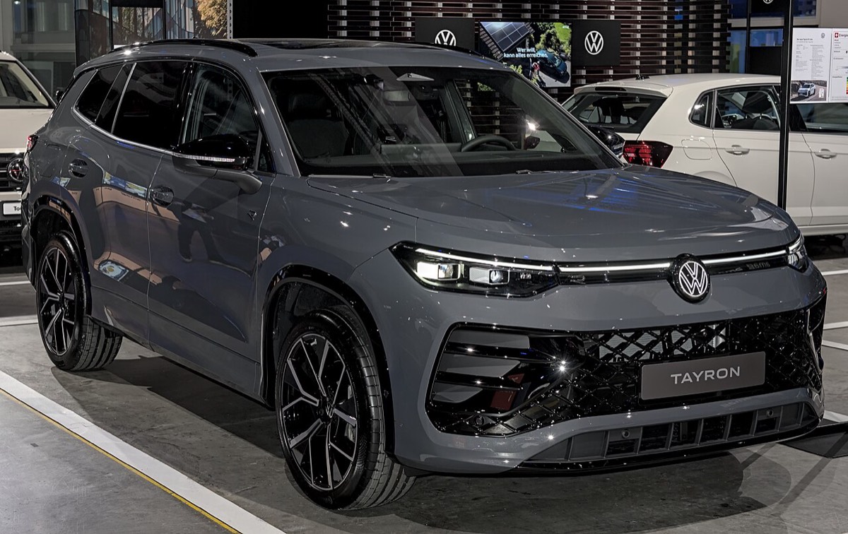 Volkswagen Tayron, schuin voor